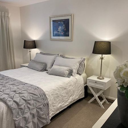 Maison Blue - Chic Garden Apartment Napier Exteriör bild